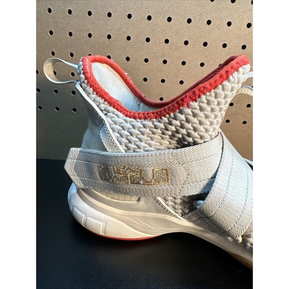 Nike Lebron Soldier 12 Light Bone Basketball Shoes Mens Size 11.5 A02609-002 - Picture 16 of 16